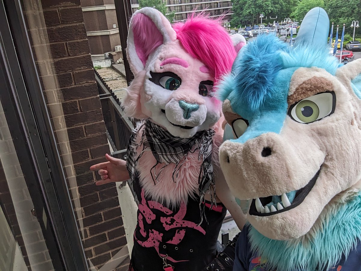 Time to leave 😭

What a fantastic time #cfz2024 has been.  Thanks to everyone I met, friends old and new, staff, anyone who entertained my suited antics.

And <a href="/JustANekko/">♡ Ｎｅｋｋｏ ♡ -ただの猫-</a> for being an awesome roomie 💙

Here's to 2025 💙💙💙