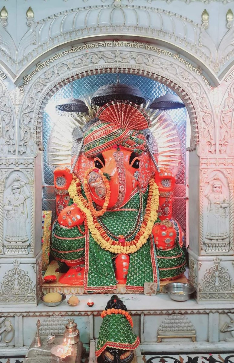 Beautiful Shringar Darshan of Ganeshji from Shri Nahar ke Ganesh Mandir #Jaipur #Rajasthan 

Due to its location on the banks of the canal, the temple is called Nahar Wale Ganeshji

#TempleConnect #Ganesha #Ganpati #NaharGarh #Nahar #TemplesofIndia #Bharat
templeconnect.com