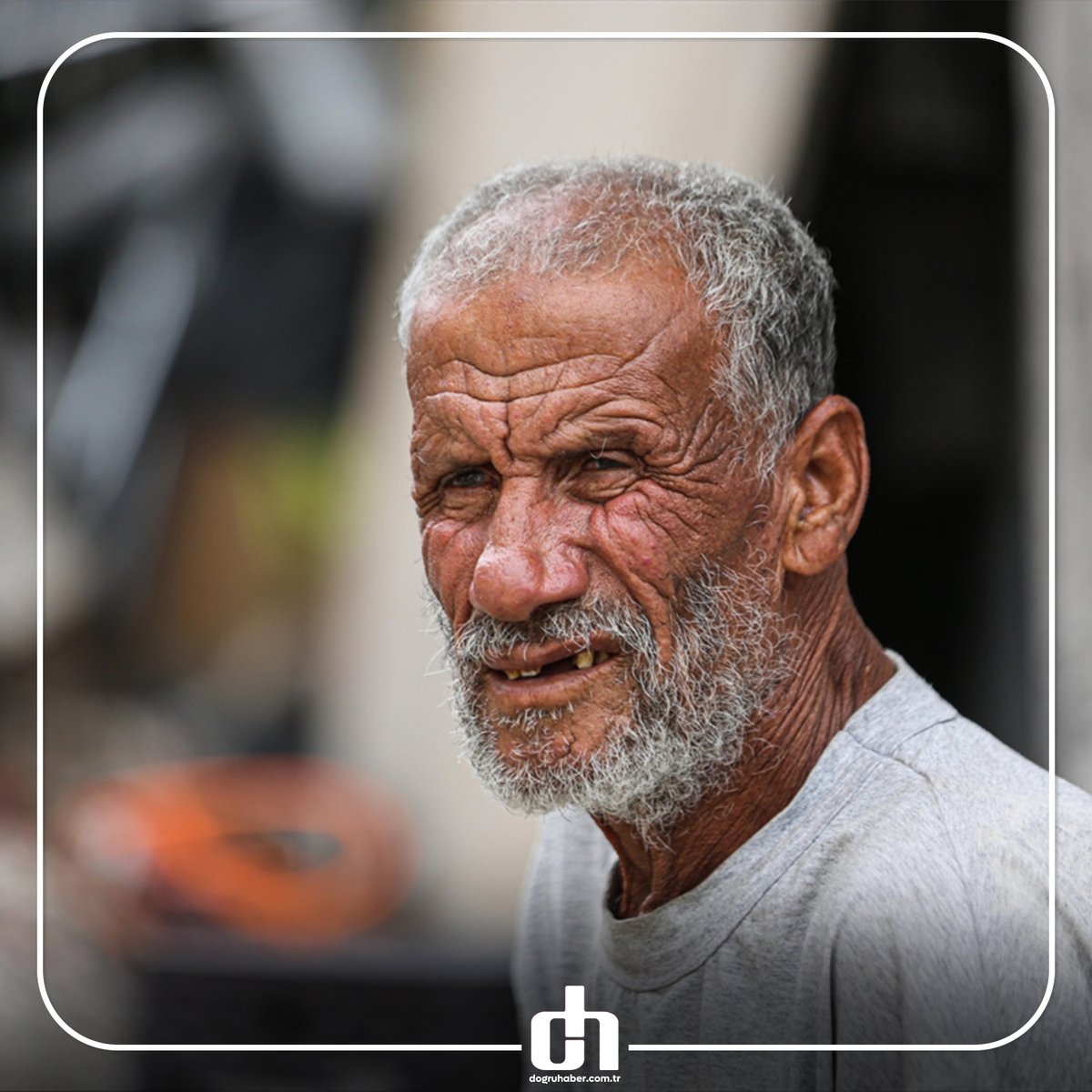 📌 İşgal saldırıları sonucu birçok yakını ölen, geçim kaynağı olan tarım arazisini de kaybeden 70 yaşındaki kanser hastası Abdullah Al-Arair, ailesinin geri kalan üyeleriyle birlikte Gazze kentindeki bir konteynerde yaşıyor.
