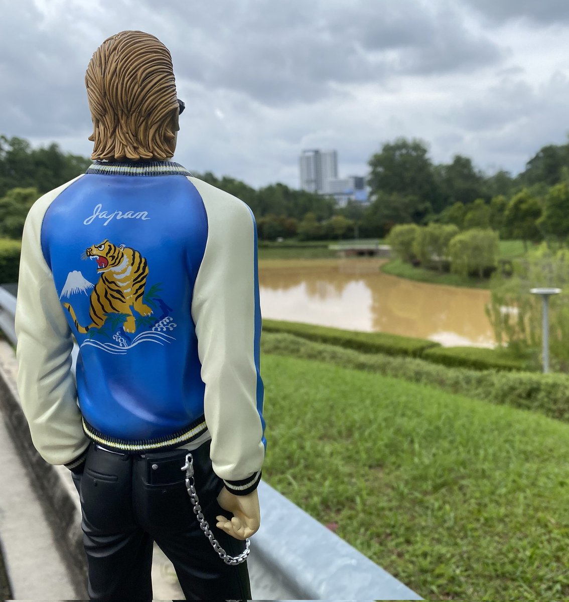 jcollectionmy's tweet photo. " いーじゃねーかよカラスでよ！カゴに入れられてよ　飛ぶことも忘れちまうかわいそーな鳥にくらべりゃずーっといいじゃねーかオレはカラスで十分だぜ！！" https://t.co/vmDCIJL3VP