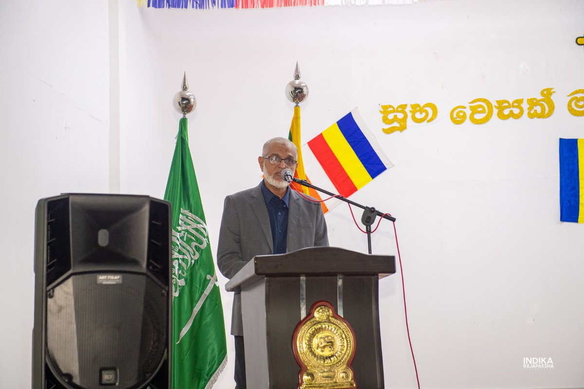 SLinJeddah's tweet photo. Consulate General of Sri Lanka /Jeddah organized the "Buddha Rashmi" Vesak Festival – 2024, including Buddha Pooja, Vesak Pandol, Bhakti Gee, and Dansala. The Consul General of Thailand and Sri Lanka along with hundreds of Sri Lankans participated at the Chancery premises. https://t.co/oFbpCbaOAn