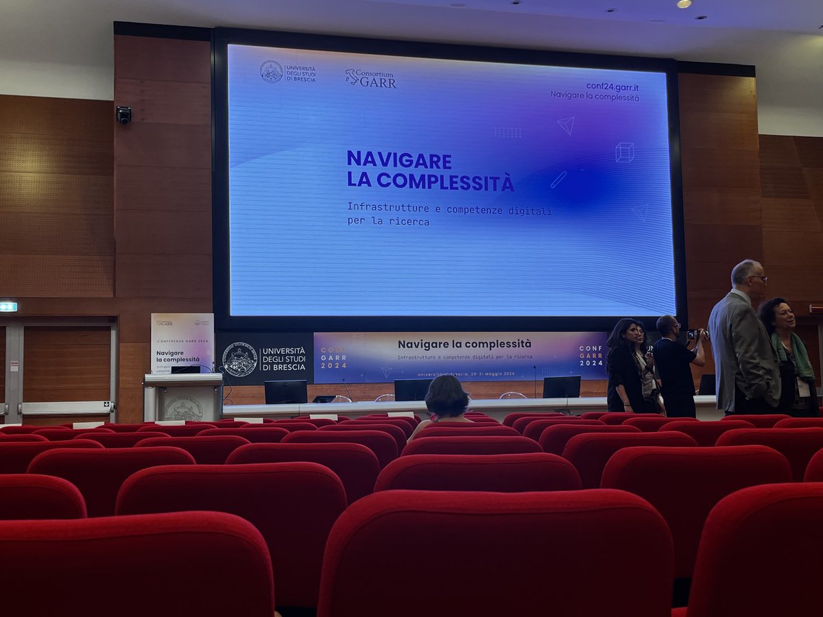 vlauciani's tweet photo. #confgarr24 https://t.co/CoIBYjDjmg
