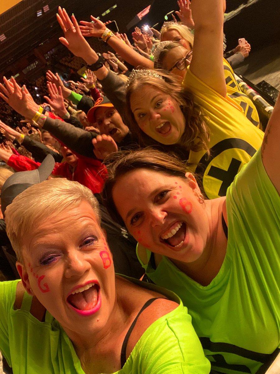 The best time ….with the best people 
just WOW  ❤️
#neverforget 🙏🏼
<a href="/takethat/">Take That</a> <a href="/GaryBarlow/">Gary Barlow</a> 
#thislifeontour
#norwich 
<a href="/TheClareyP/">Superhero Clare</a> <a href="/Mrsr237/">Sarah Rollinson</a>