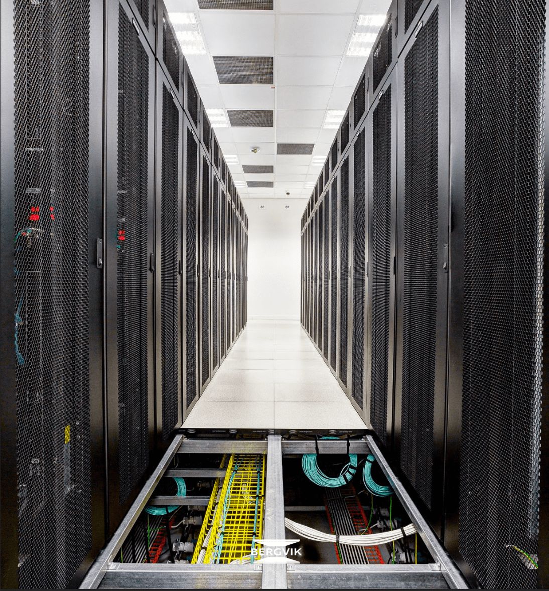 OpenUp's tweet image. 🔌📊 ¿Buscas el mejor suelo técnico para tu data center? Descubre el #BergvikIsoFloor, la solución ideal para centros de datos y equipos eléctricos. ¡Máxima eficiencia y seguridad en un solo producto! Conoce más aquí 👇

buff.ly/4bVrHma 

#DataCenter #SuelosTécnicos