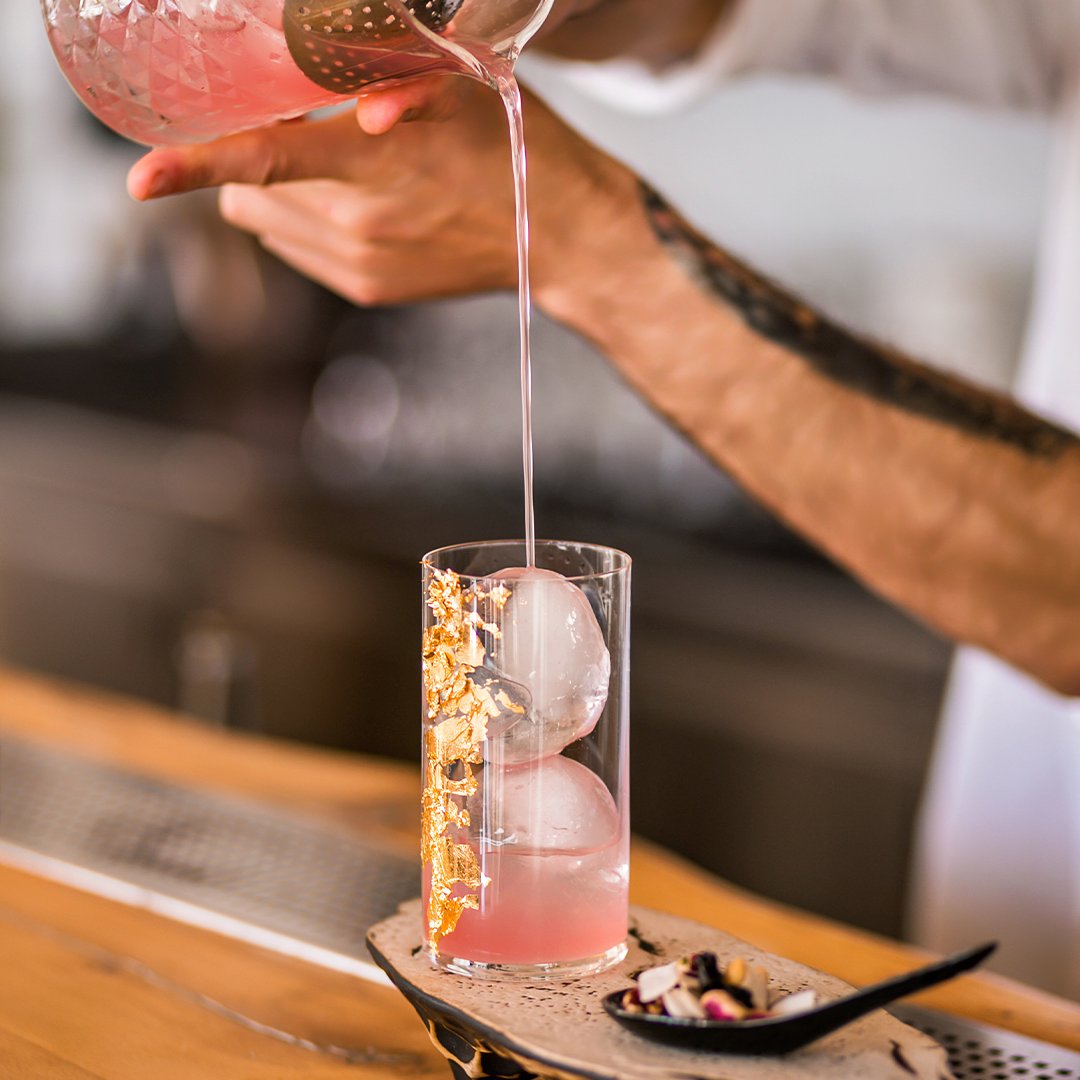 Our cocktails blend sophistication with the essence of Mykonos.

#kenshoornos #kenshomykonos #kenshohotels #kenshofeeling #ornos #ornosbeach #luxurybohemian #luxuryhotels #mykonos #greece