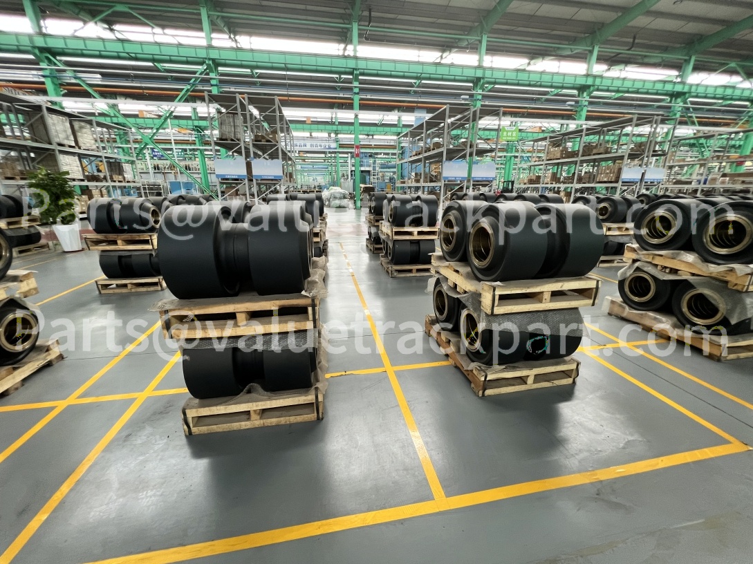 VM_parts's tweet image. If the #trackrollers are not cleaned thoroughly during installation, or the rubber rings are of poor quality, oil leakage may occur. #cranemachine #IHI #undercarriageparts #trackshoe #frontidler #toproller #lr1300 #KH700 #constructionworker😀