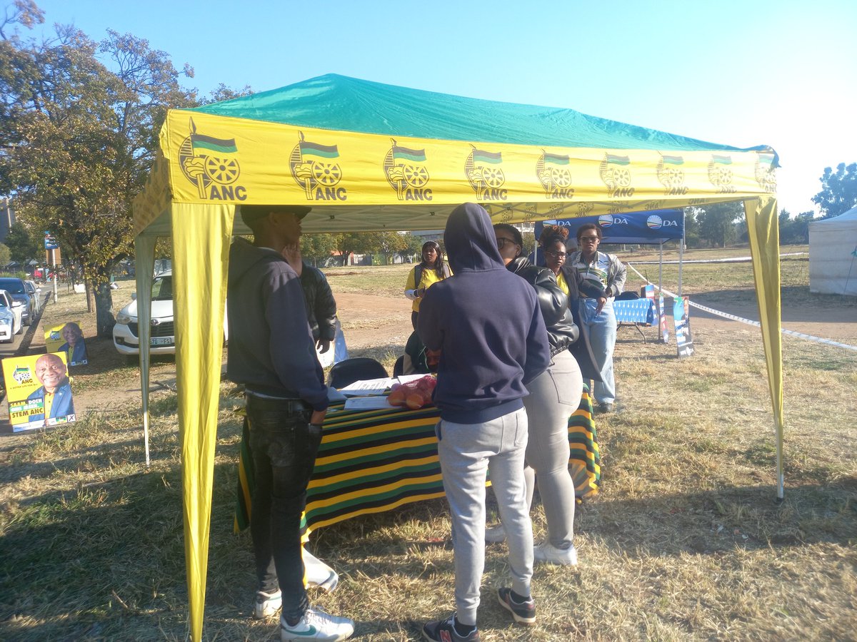 ANCward23's tweet photo. Defend our Transformation Democratic Gains and Vote ANC.

We have developed employment equity laws which have transformed the higher education landscape. 

#ANCBasilFebruaryMangaung
#IVoteANC
#VoteANC2024
#LetsDoMoreTogether
#RamaphosaForPresident https://t.co/vBTx5Km44j