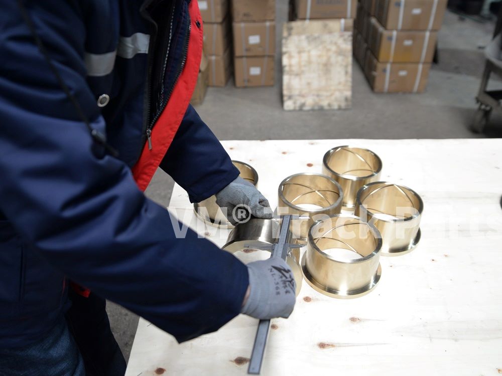 VM_parts's tweet image. If the #trackrollers are not cleaned thoroughly during installation, or the rubber rings are of poor quality, oil leakage may occur. #cranemachine #IHI #undercarriageparts #trackshoe #frontidler #toproller #lr1300 #KH700 #constructionworker😀