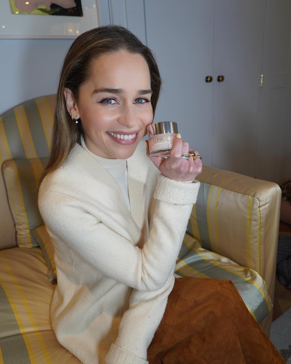 My girl well taken care of ...🪷🩷
#EmiliaClarke for #Clinique, just last year on this day.