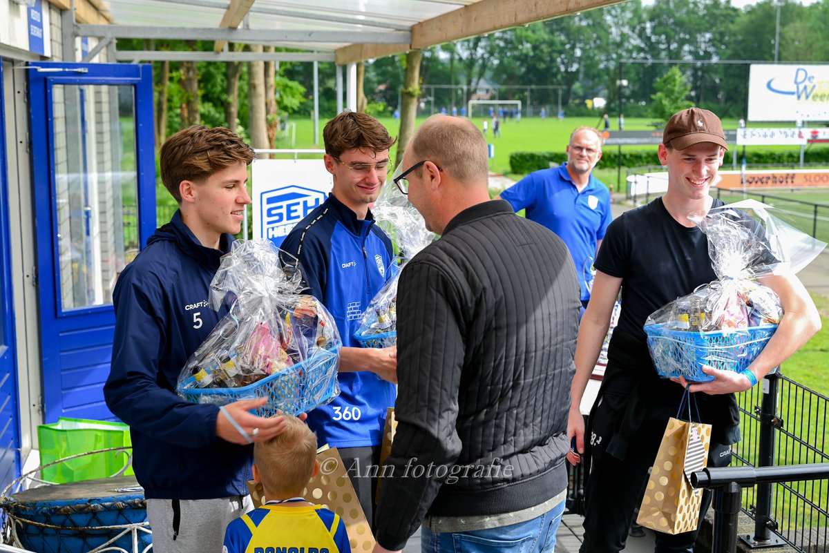 vvSEH's tweet photo. 💙🤍FOTO'S: Afsluiting van het seizoen voor jongste talenten SEH!
Lees en bekijk nog veel meer @ https://t.co/AhUAS2V5SB
📸Ann Fotografie
#trots #afsluiting #jongsteleden #flexibleplus #4x4league #minipups #heerde #wijzijnseh https://t.co/h5ywvaxFhx