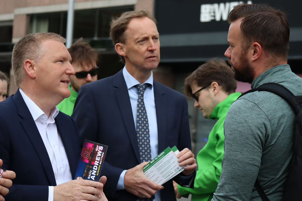 .@BarryAndrewsMEP knows the importance for Dublin of our relationship with the EU. He is an experienced legislator, & is committed to public service. We need him in the Eur Parliament. Delighted to join him & his team this morning as we met commuters.