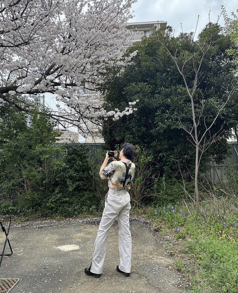 神宮寺くんインスタに紙芝居の人だBON投稿🩵桜撮影できて良かったね🌸

ってか足の長さどうした⁈長すぎないか⁈

#神宮寺勇太_Instagram
#YutaJinguji_Instagram

instagram.com/p/C7i-cAlOePC/…