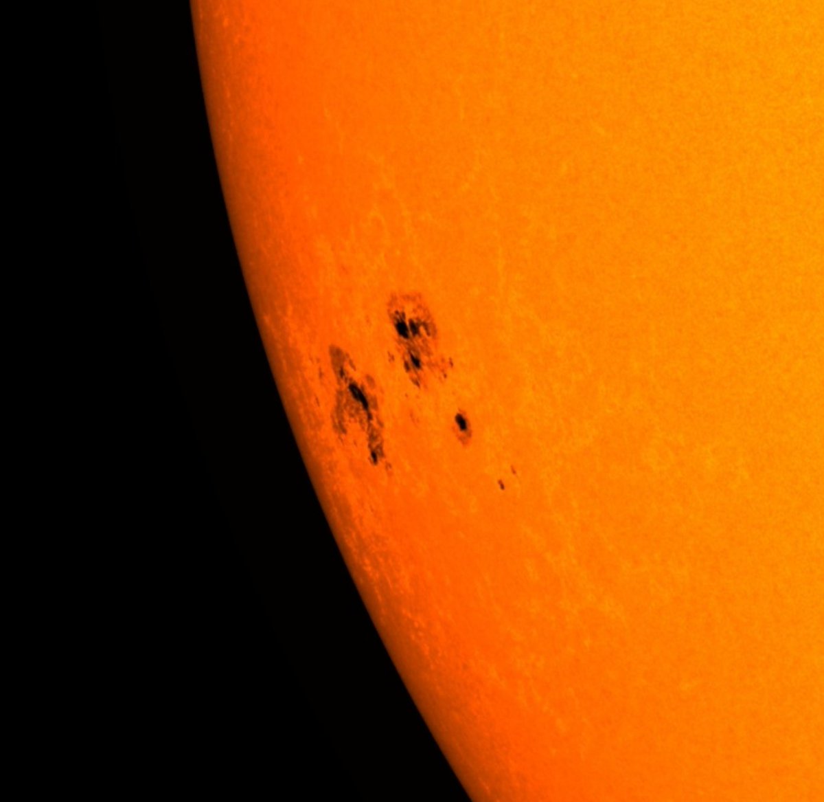 The sunspot with its new name '3697' is fully visible. Its size has decreased significantly over the last 2 weeks, but its magnetic configuration is still complex. More X-ray flares are expected over the next few days, and ejections are still likely.