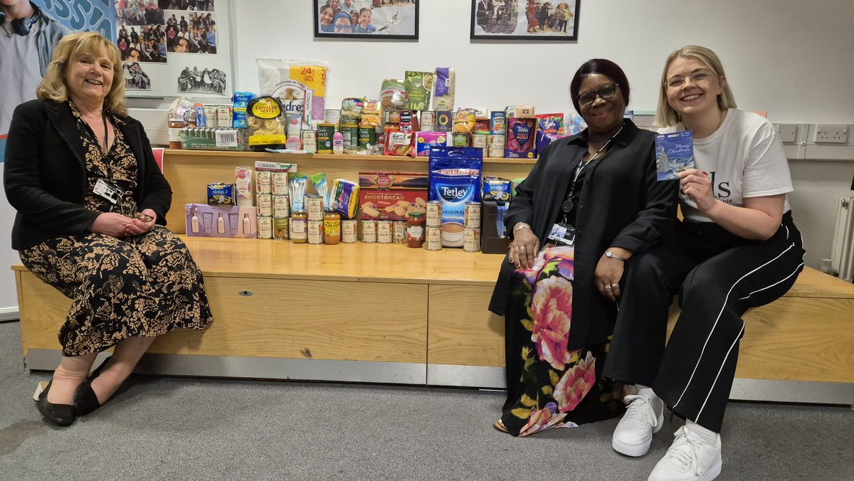 We love our friendship with @BMetC - the staff & pupils are always looking out for our young people! Just last week we received this very generous donation of staples from Matthew Boulton College, as well as a supermarket voucher to use on foods for our Birmingham Youth Hub 🙌