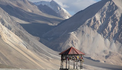 'From a Mountain in Tibet' is a wonderful book about transformations in space, time and eternity. ncolloff.blogspot.com/2020/11/from-m…