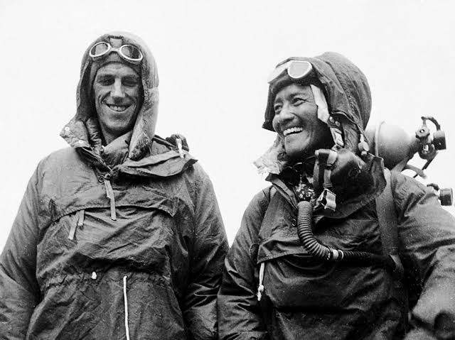 29 May 1953 (71 years ago): Edmund Hillary and Sherpa Tenzing Norgay became the first people to reach the summit of Mount Everest. [2] #ThisDayInHistory #History #OnThisDay #OTD #MountEverest #EdmundHillary #TenzingNorgay