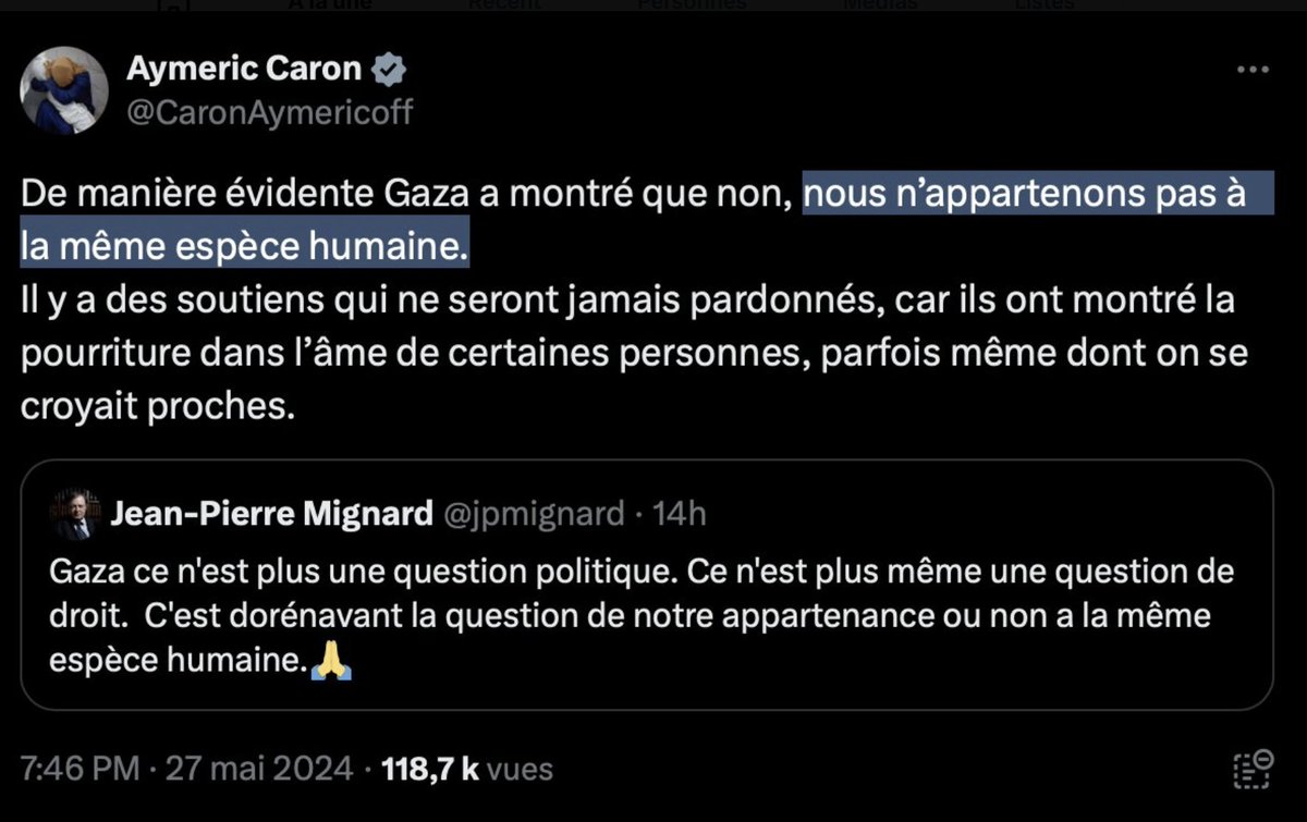 Enthoven_R's tweet photo. Aymeric Caron déclare ne pas appartenir « à la même espèce humaine » que ceux dont il désapprouve les opinions sur Israël.
Au-delà de l’indignation légitime que suscite un propos aux relents immondes, et de la reprise par un insoumis de l’entreprise de déshumanisation du... sioniste, il faut prendre à la lettre le néo-spécisme de Caron, car il permet de poser une question intéressante : suffit-il d’être inhumain pour ne plus appartenir à l’espèce humaine ? Suffit-il d’être monstrueux pour ne plus être humain ? Suffit-il d’avoir des opinions délétères pour être un sous-homme ?
Ce serait pratique.
A ce compte-là, des « sous-hommes », on en connaîtrait plein.
Seulement, c’est faux. 
Non seulement il ne suffit pas d’être inhumain pour être sorti de l’humanité mais, tout au contraire, l’inhumanité est le propre de l’humanité. L’inhumanité, c’est le propre de l’homme. 
Les nazis étaient des humains, et il est essentiel de les regarder comme tels. Les gens qui voulaient déshumaniser les Juifs étaient eux-mêmes des humains. Nier cela, s’abriter derrière la monstruosité pour exclure de l’humanité, c’est se donner bonne conscience tout en préparant le terrain pour le retour du pire.
Plus près de nous, les génocidaires du Hamas sont des humains. Tout comme les gens qui les soutiennent et diffusent leur propagande en expliquant que leurs chiffres « font consensus ». 
Les gens qui refusent de dire « terrorisme » à propos du 7 octobre sont des humains. Des sous-merdes, mais des humains. 
Les gens qui ressuscitent l’entreprise nazie de déshumanisation du juif sous prétexte d’antisionisme sont des humains. 
Idem pour les gens qui appellent à l’éviscération des Juifs en se peignant les mains en rouge, qui applaudissent l’exclusion d’un juif d’un amphi ou qui peignent des étoiles de David sur les murs. 
Humanité !
Ce sont des monstres, mais ce sont des humains. 
Ce sont des ordures, des crevures, des salauds, des immondes, tout ce que vous voulez. Mais ce sont des humains. Bref, Eichmann était un humain, de la même espèce qu’Aymeric Caron.