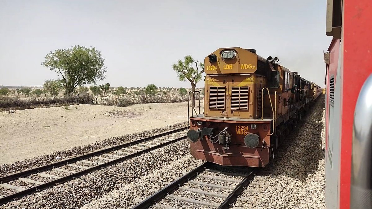 VloggingTales's tweet photo. ALCO WDG-3A and WDM-3A ❤️🔥

#IndianRailways https://t.co/QkeU1POxNR