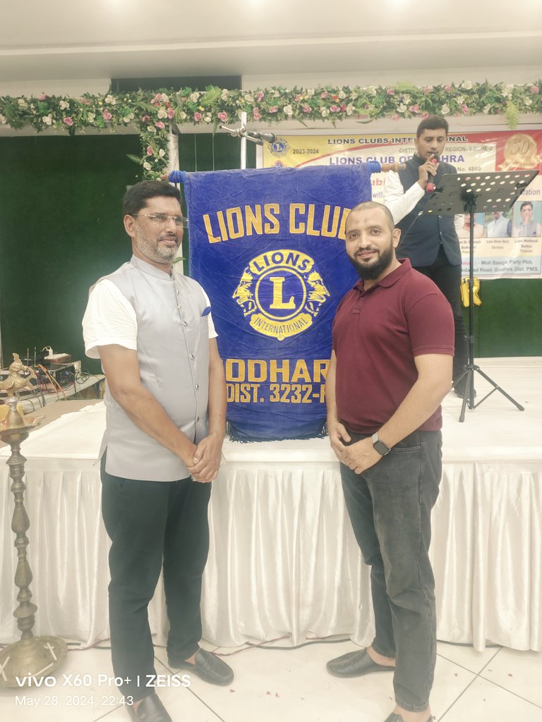 TahirHaji007's tweet photo. जो लोग अंदर से मर जाते हैं अक्सर,
वही लोग दूसरों को जीना सिखा देते हैं... https://t.co/m1mVWmbosG