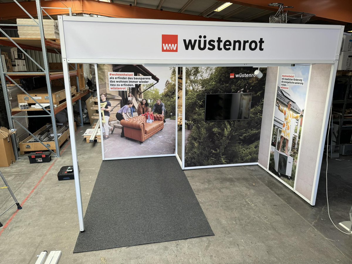 Probeaufbau für W&amp;W!
Wüstenrot &amp; Württembergische bauen jetzt mit 84expo. Die Stände werden deutschlandweit eingesetzt &amp; kommunizieren im Großformat mittels leichten &amp; praktischen textilen Wänden &amp; Bannern.
84expo.de
#84expo #messebau #architekturdesign #messedesign