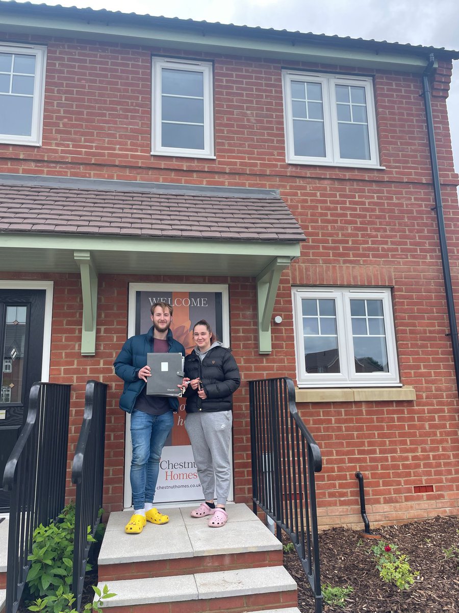 chestnuthomes's tweet photo. Welcome to your new home Joshua and Jodie☺️🏡

Congratulations! 

#newbuildhome #firsttimebuyers #lincolnshire https://t.co/iEQ9MVnUda