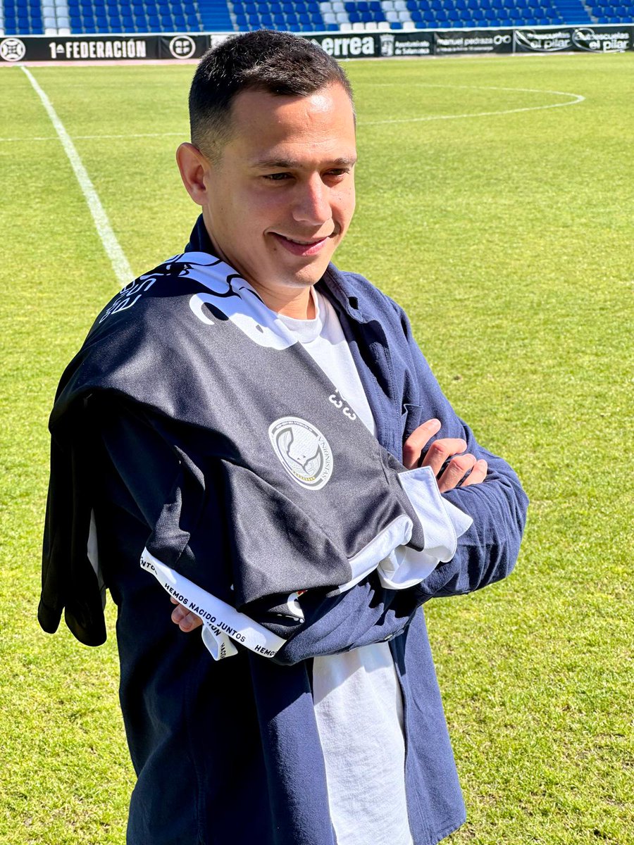 🆕 | Dani Llácer, acompañado del director deportivo Rubén Andrés, ha sido presentado de forma oficial ante los medios de comunicación como nuevo entrenador de Unionistas.

🎥 Pronto, el vídeo con la intervención íntegra y sus primeras palabras como míster.