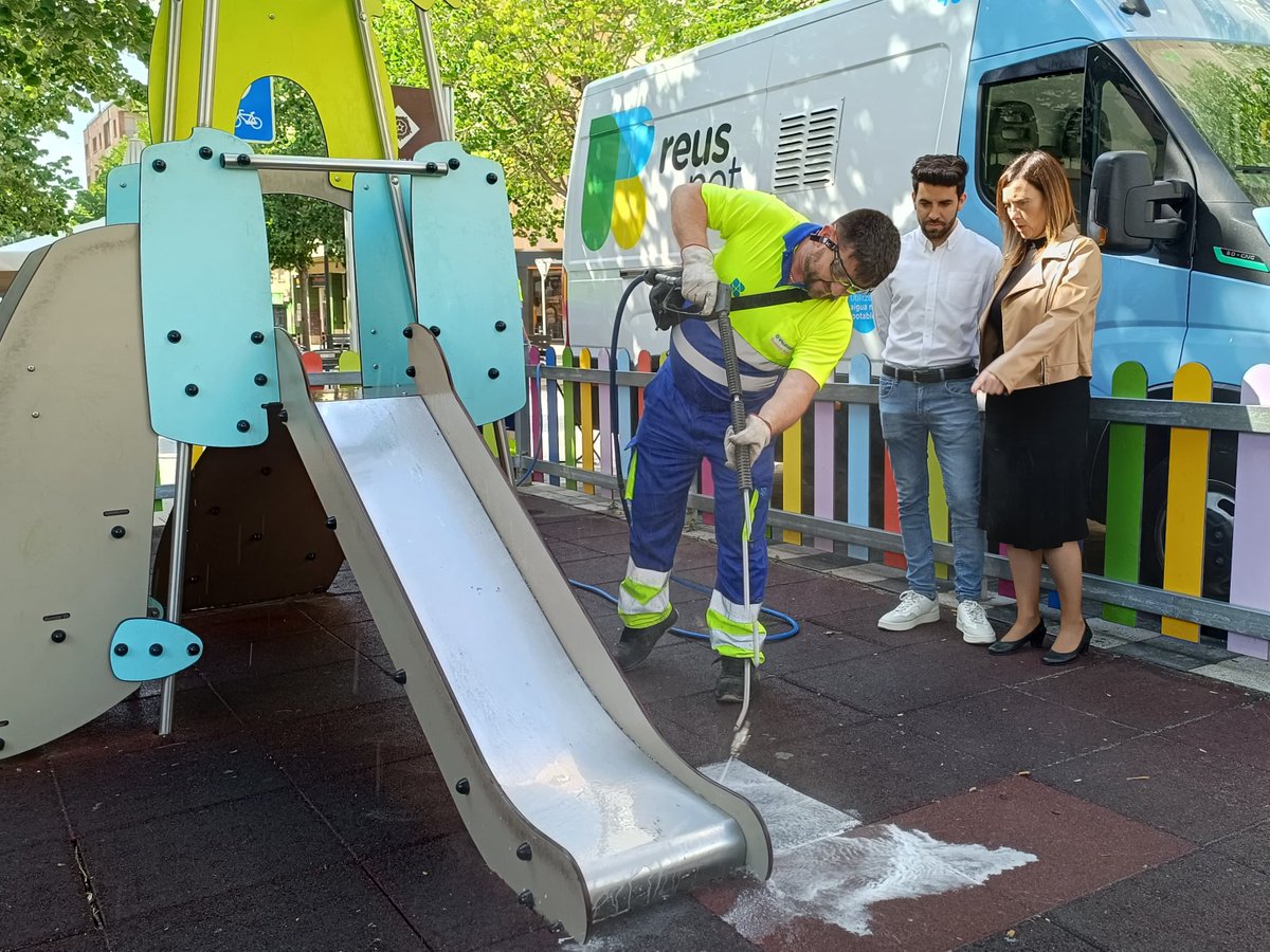 L’Ajuntament reforça i reorganitza el servei per intensificar la neteja a zones de jocs infantils, parcs i jardins reus.cat/noticia/lajunt…