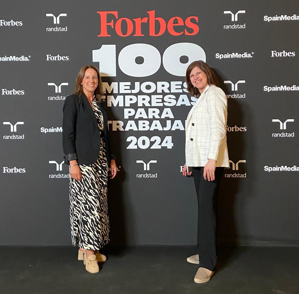 CovestroES's tweet photo. ¡Orgullosos de estar por tercer año consecutivo en la lista #ForbesMejoresEmpresas24 de @Forbes_es ! 💪  🎉Gracias a nuestro increíble equipo, Covestro sigue siendo un lugar excepcional para trabajar. 🚀

https://t.co/C0doxQI0Hu https://t.co/yLoza2i8ND