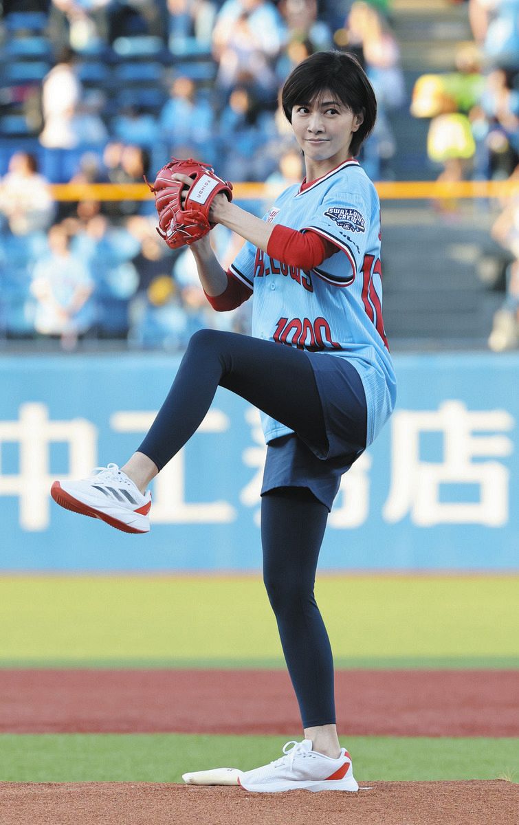 【ヤクルト】内田有紀が30年ぶり始球式、キュートに「ツーバン」　「Ｙａｋｕｌｔ１０００＆ヤクルト届けてネット」キャンペーンアンバサダー　
#ヤクルト
#内田有紀
#始球式
chunichi.co.jp/article/905724