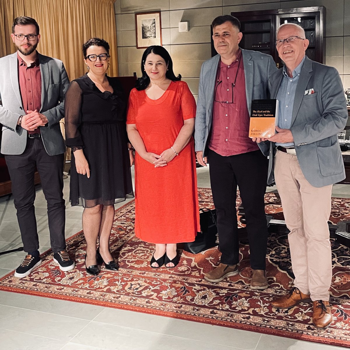 BCUWr's tweet photo. Salonik Kulturalny BUWr.  22.05 w Saloniku Kulturalny BUWr  obyło się spotkanie autorskie z Panem Profesorem Karolem Zielińskim z Instytutu Studiów Klasycznych, Śródziemnomorskich i Orientalnych UWr...
https://t.co/3zOGZe66NX https://t.co/eL6qjEPWCg