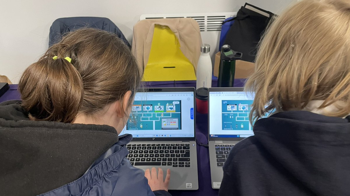 JAWL2019's tweet photo. Showcasing the #supersamples game at the NMM schools event today. So much fun to be had delivering samples to the lab! #laboratorymedicine @drwhoasst @NHS_Lothian @LothianHCS @isla2012 https://t.co/Kg2eRQYscz