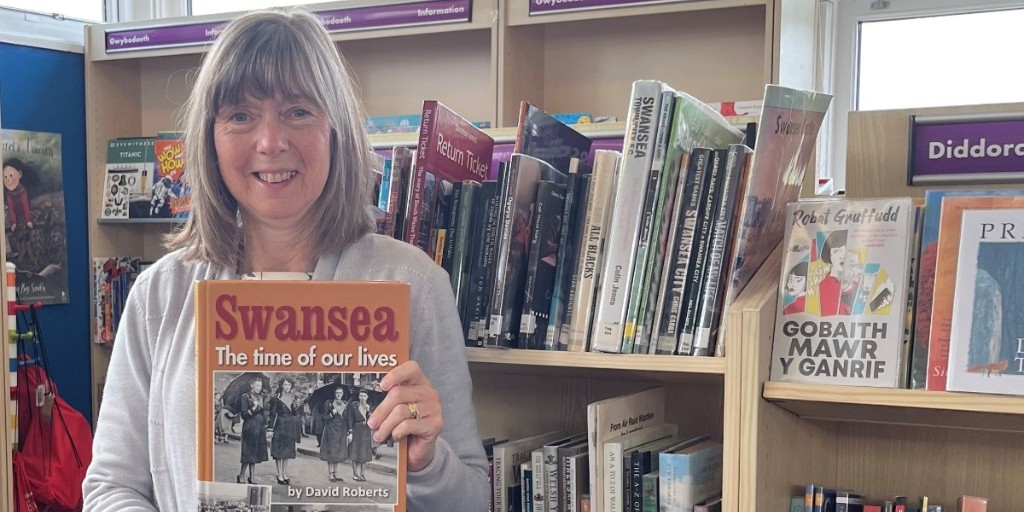 Discovermore's tweet photo. #Fforestfach Library’s book choice for #LocalHistoryMonth is; "Swansea: The Time of Our Lives" by David Roberts
Check out the local history section of your local library or you can request books from other libraries and pick them up in a library near you. https://t.co/VSJ1wj7GUG