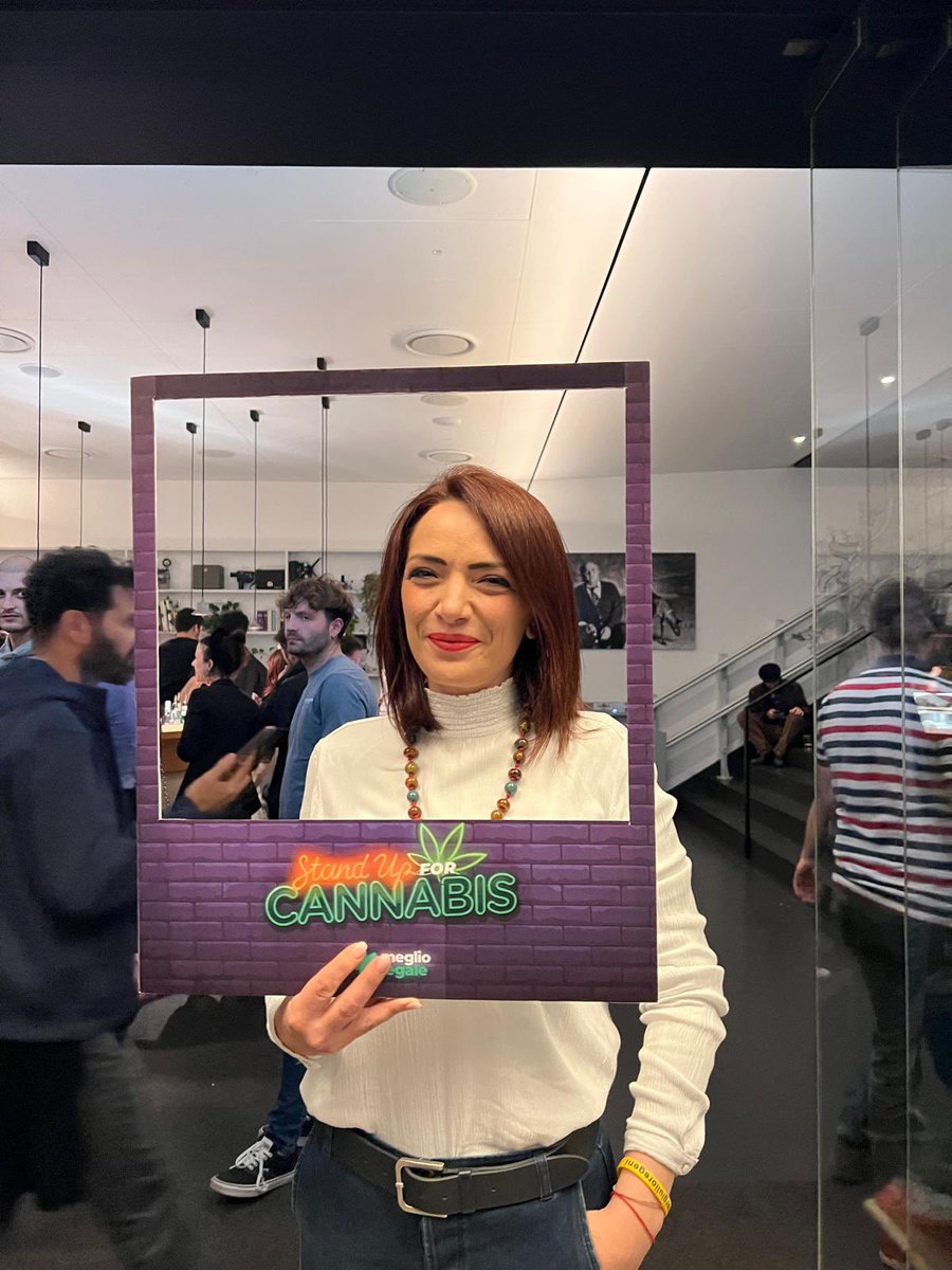 Nel DDL sicurezza il governo Meloni vuole rendere illegale la #cannabis light. Un provvedimento demagogico e anacronistico, in netta controtendenza rispetto agli altri Paesi europei.

In Italia ci sono quattro milioni di consumatori e migliaia di imprese (l'86% guidato da under