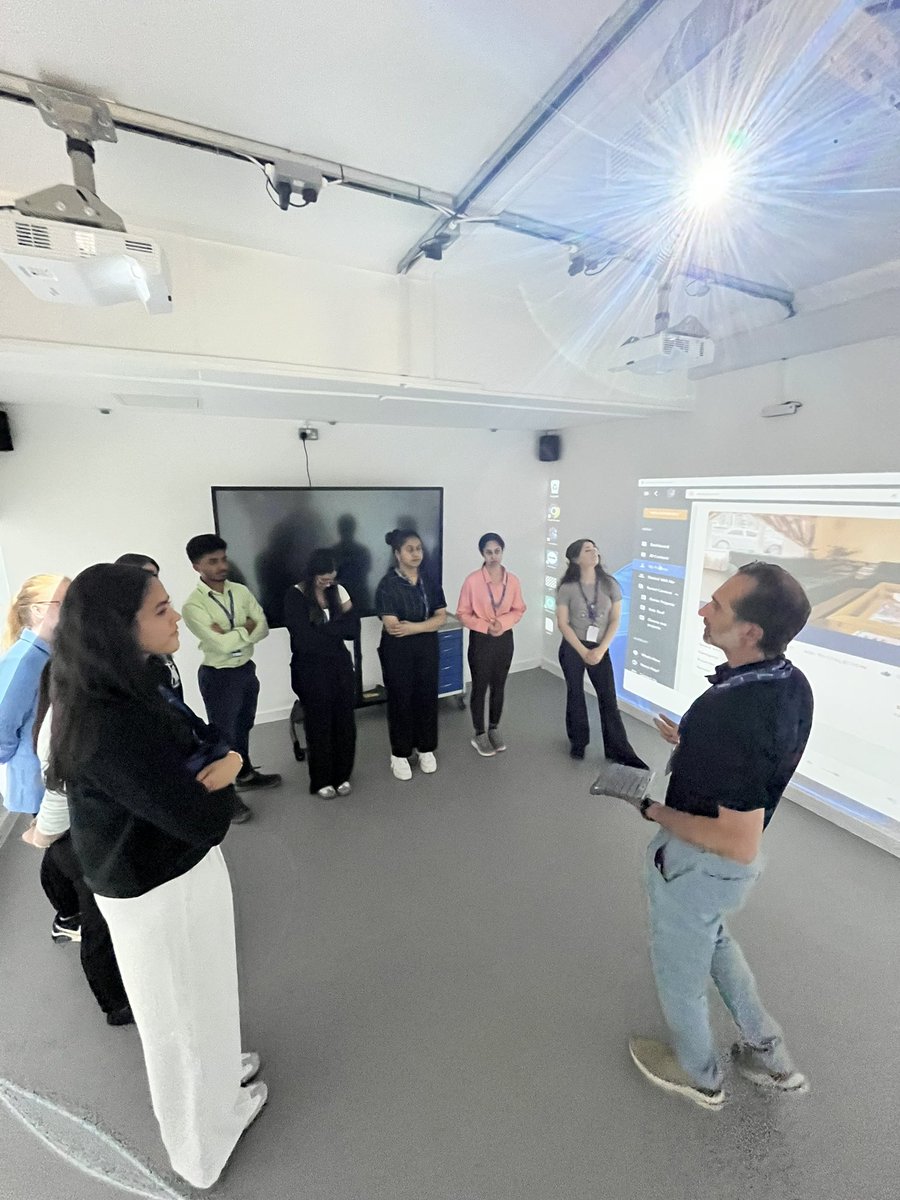 OSCEazyOfficial's tweet image. Over the weekend, OSCEazy hosted its annual conference. We were proud to welcome Associate Prof Hassoulas, Associate Prof Zaben and Mr Shiv Gaglani from @OsmosisMed as keynote speakers! The event was a massive success with over 250 delegates from over 35 countries!