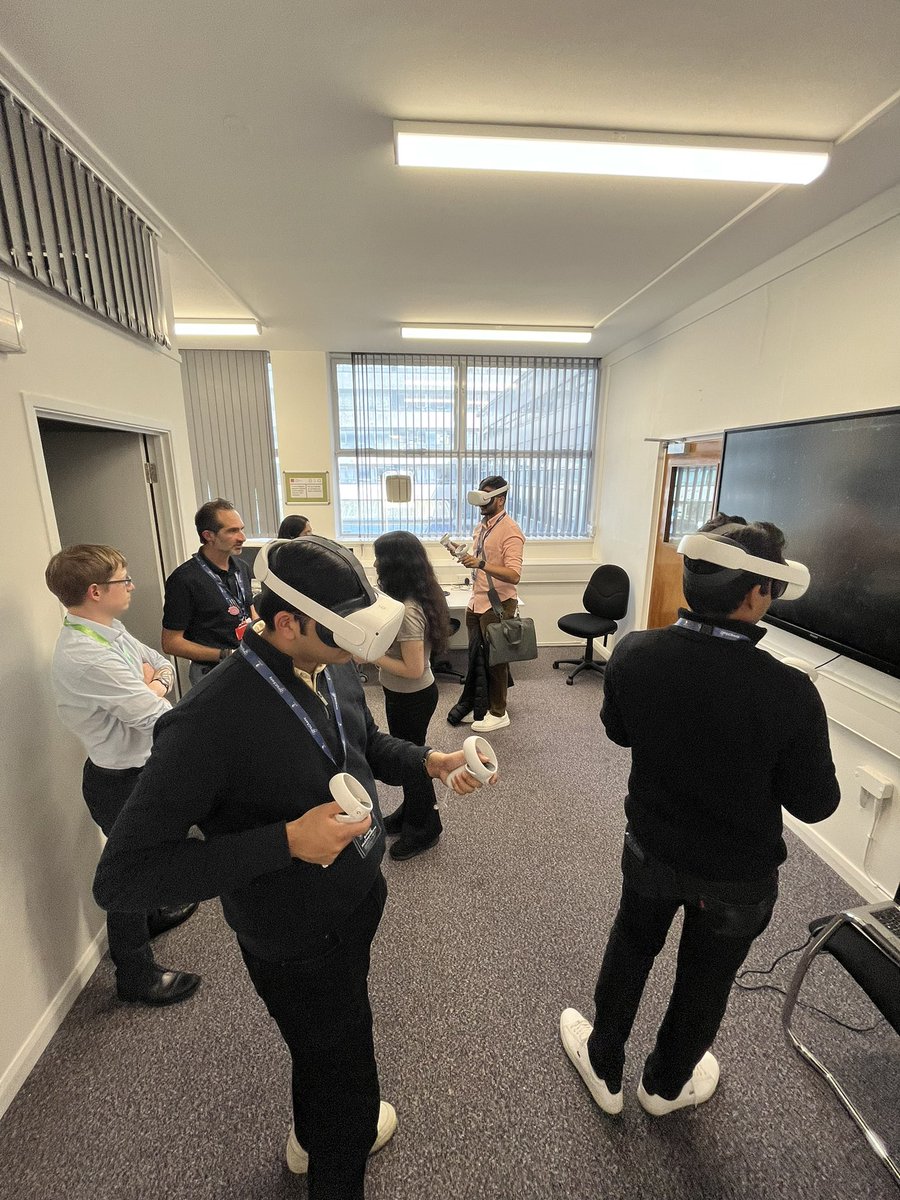 OSCEazyOfficial's tweet image. Over the weekend, OSCEazy hosted its annual conference. We were proud to welcome Associate Prof Hassoulas, Associate Prof Zaben and Mr Shiv Gaglani from @OsmosisMed as keynote speakers! The event was a massive success with over 250 delegates from over 35 countries!