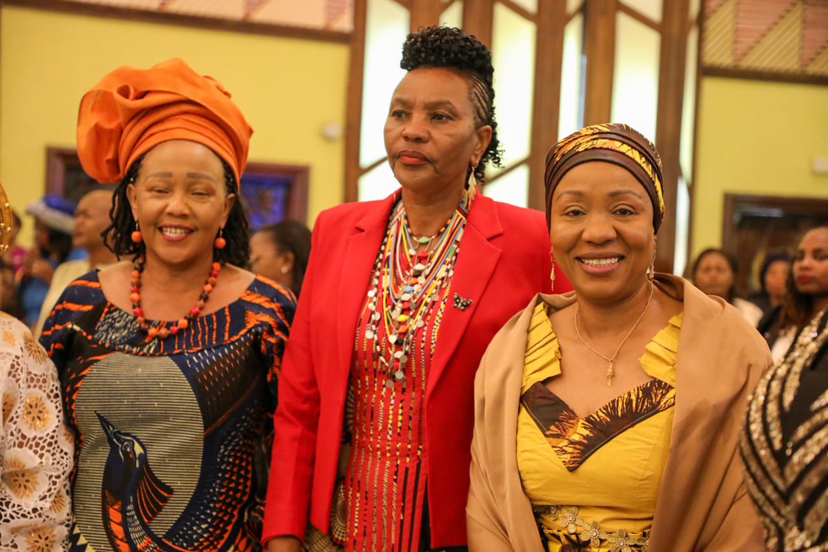 This morning I joined the Kenya National Prayer Breakfast Women's Convocation at Safari Park, Nairobi. Together with first lady @MamaRachelRuto , Pastor @Pastor_Dorcas and Women Parliamentarians