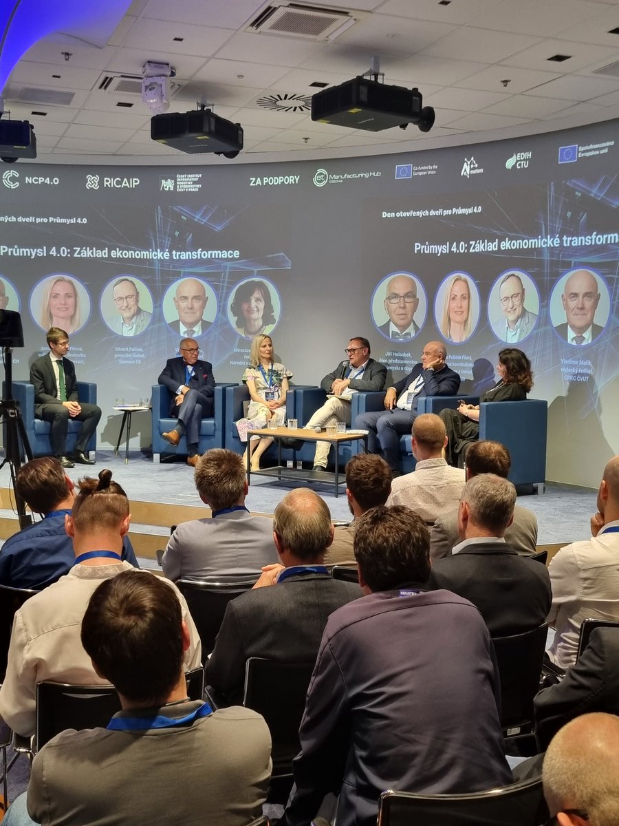 Dnes jsme s několika spoluautory představili na Dni otevřených dveří <a href="/NCP40/">NCP4.0</a>  připravovanou publikaci "Průmysl 4.0: Základ ekonomické transformace". Je mi ctí se podílet na tomto počinu, který by měl spatřit světlo světa napodzim.
