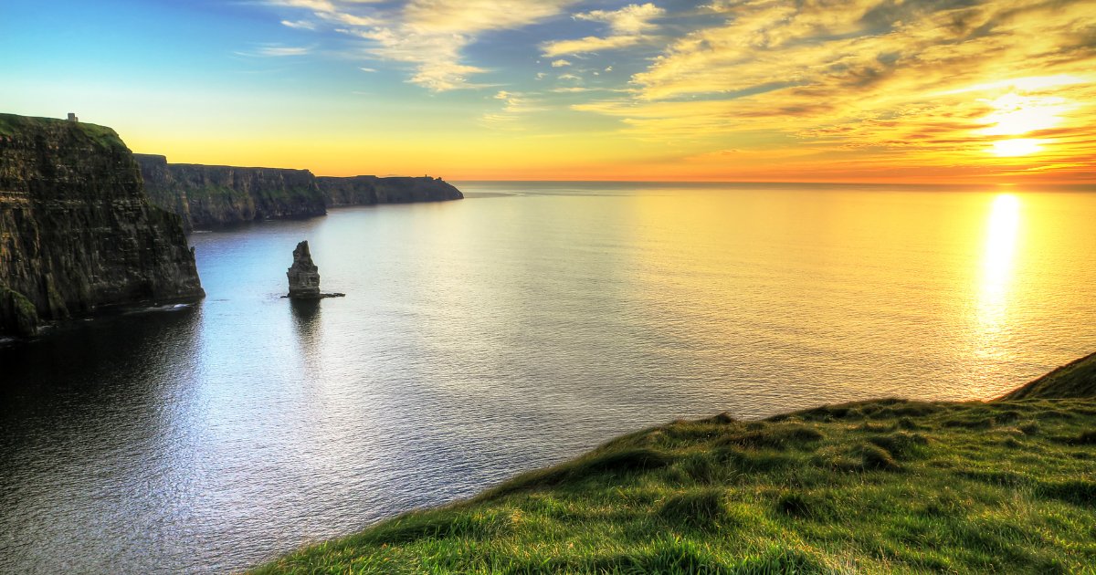 Make Each Day a New Horizon...💚
📍 Cliffs of Moher in Co Clare at sunset

#BandBIreland #cliffsofmoher #coclare #happyfriday