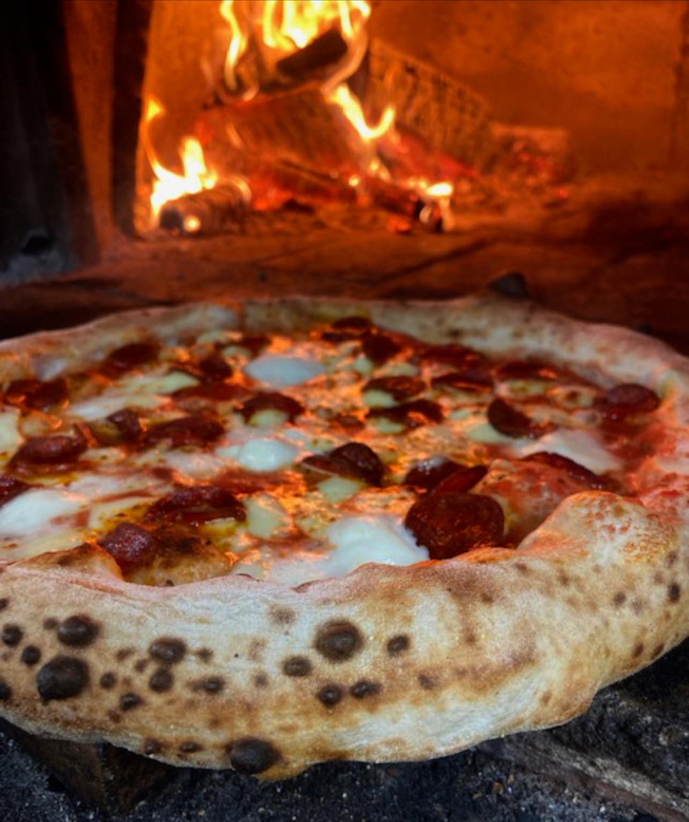 GlossopCC's tweet photo. PIZZA NIGHT | 5.30pm
@WoodstockPizza 

Woodstock Pizza will be down at the club again this Friday. It might be rainy and miserable now, but the sun will be back on Friday! ☀️ https://t.co/GHqlxzMhfy