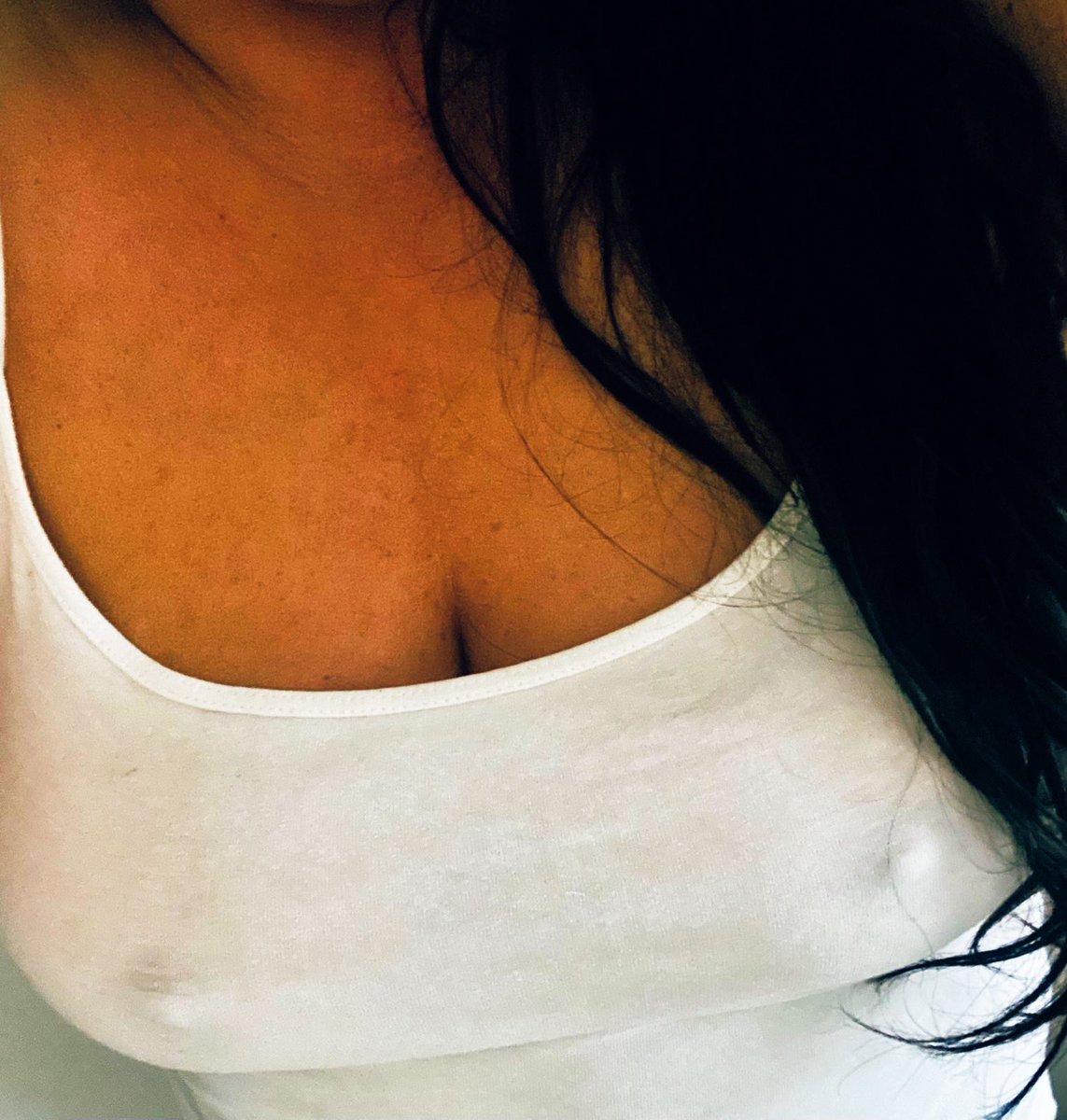 Well, I don't know if it doesn't help me too… no bra Wednesday, I really give up 😅 Visibility is zerooooo 😤 UPDATE! COLLECTED:525 Eur DONATE: PayPal.me/Edythas GOAL: 6000 Eur Thank you so much for helping me 🙏😘 Everyone helps a big time - retweet, boost and donate!