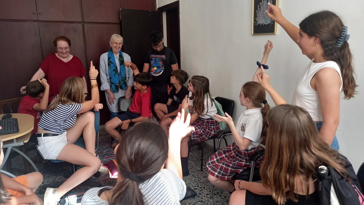 i_igualtat74354's tweet photo. Ahir, Dia Mundial contra la Fam, el Consell d'infants després de l'entrevista a @RadioRapita va visitar les instal·lacions de #caritas a la Ràpita i van conèixer la feina que fan per ajudar a la gent a sortir de les situacions de pobresa
#ODS
#FAMZERO https://t.co/J8SRCcasch