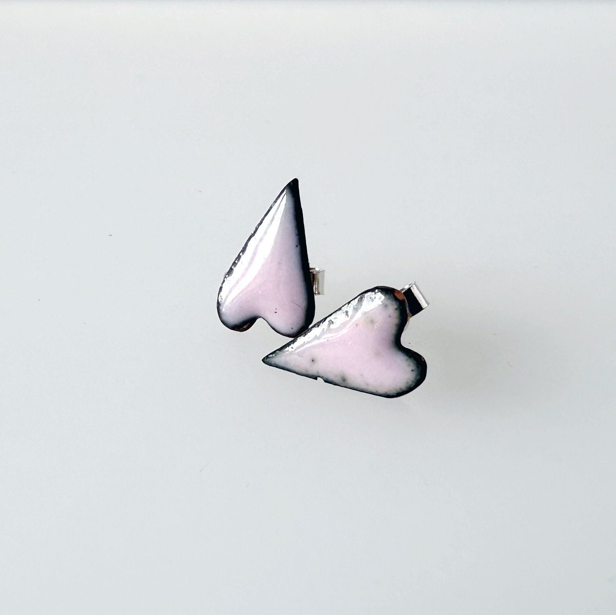 Cute Colourful Copper Enamel Heart Stud Earrings in Pink tuppu.net/93867ff2 #ShopIndie #Etsy #MHHSBD #MyNewTag #MaisyPlum #UKCraftersHour #WeddingJewellery