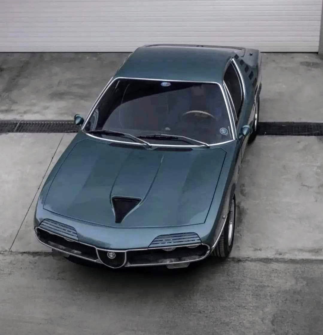 Alfa Romeo Montreal