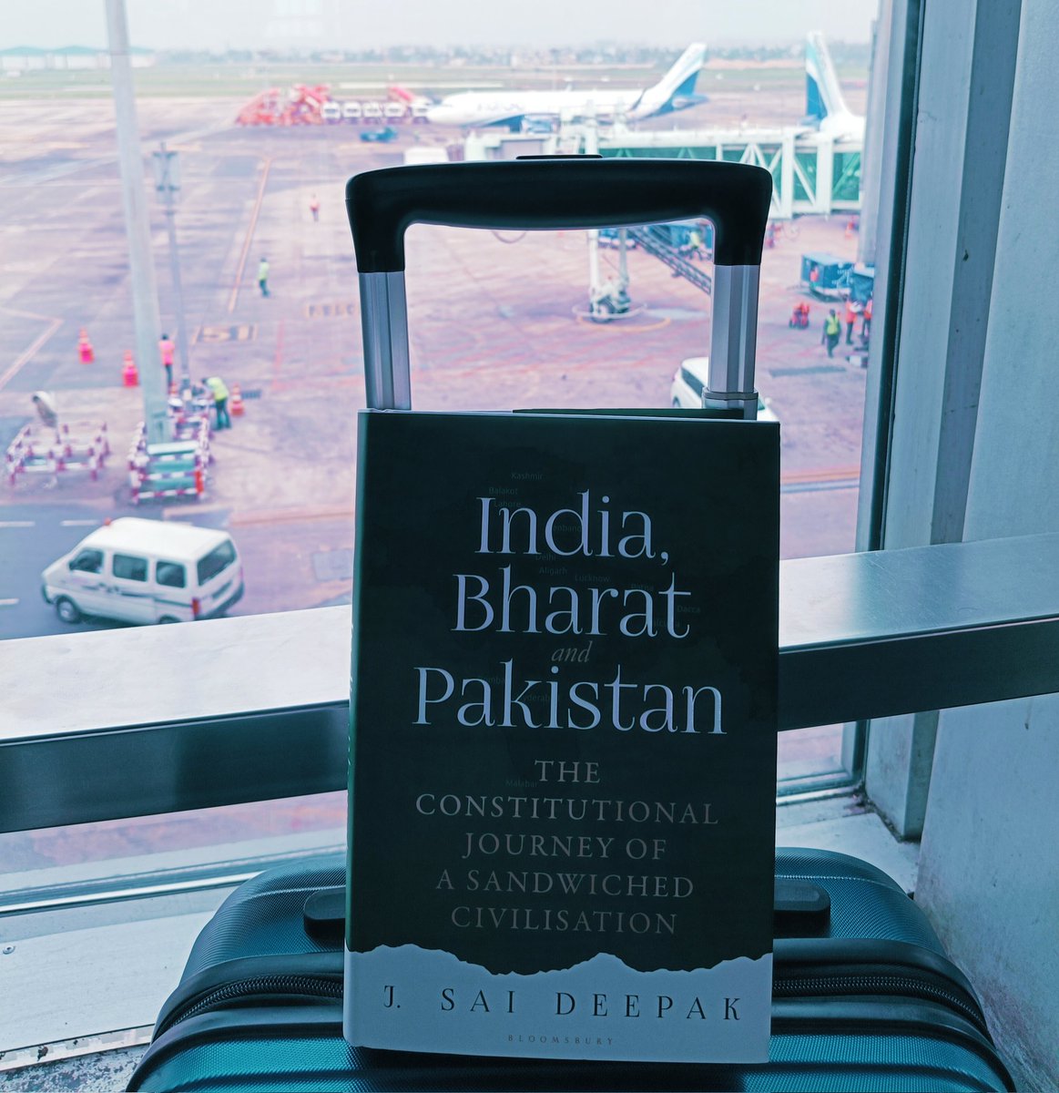 It feels great to travel with @jsaideepak . 
Thanks for this wonderful book. You are a gem. #BharatMataKiJai
#mustreadbooks