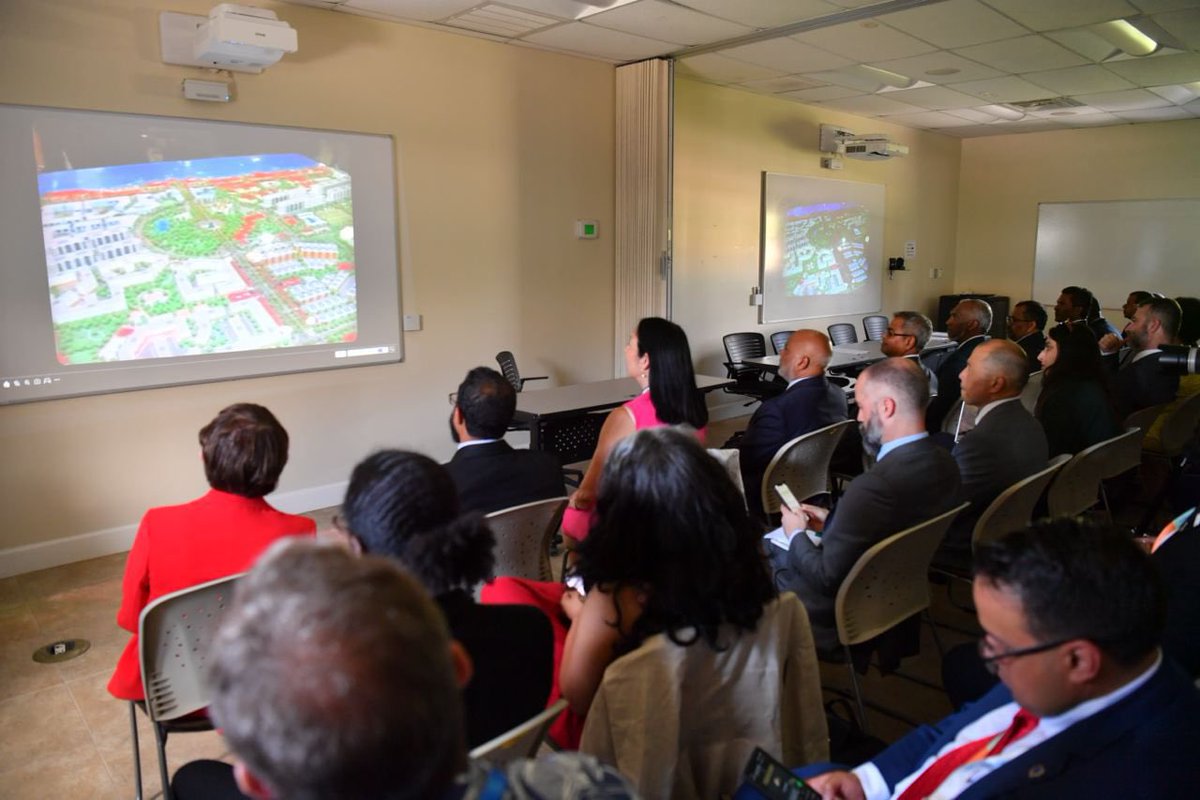 As part of the Maldives’ #SIDS4 event on Public-Private Partnerships, a video presentation showcasing efforts towards climate resilient development in the Maldives was unveiled. 

Video link ⬇️
facebook.com/share/v/Axy5dc…

#MaldivesAtSIDS4 #SmallIslands

Photo credits: @presidencymv