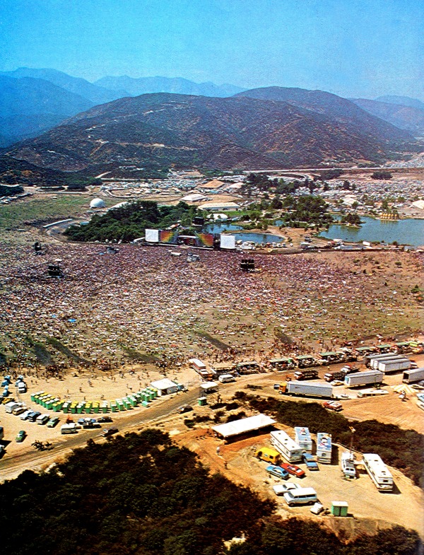 The Forgotten Festival. It was 1983 & a huge 3-day music #festival took place just outside of #SanBernardino It was the #USFestival1⃣9⃣8⃣3⃣ The line-up was incredible.