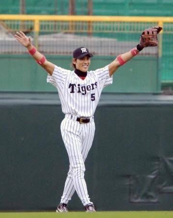 新庄監督と阪神ユニフォームといえば、2006年に球団関係者から現役引退