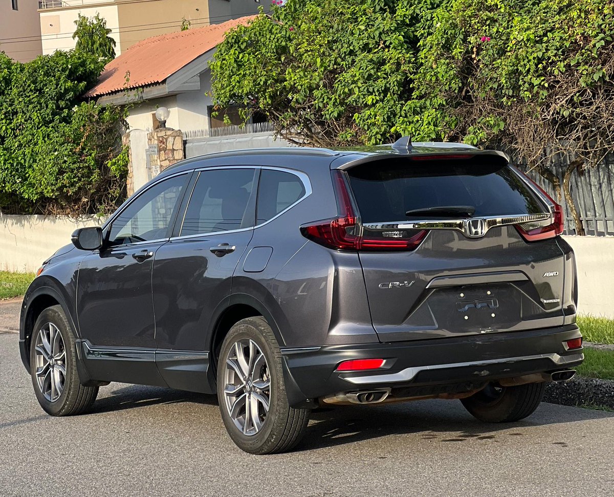 FrankDoe101's tweet photo. 2020 Honda CRV Touring AWD 
1.5T engine 
18k miles 
Remote Keyless Entry
Keyless ignition
leather interior 
Wireless charging pad
Panoramic roof
Apple Carplay and Android Auto
Collision Mitigation Braking System
Lane Keeping Assist System
Blindspot Monitoring

Price - 415k p3 😁

What’s app no in bio
Refer a buyer for commission 

#YourCarGuy 🚘🕺🏽