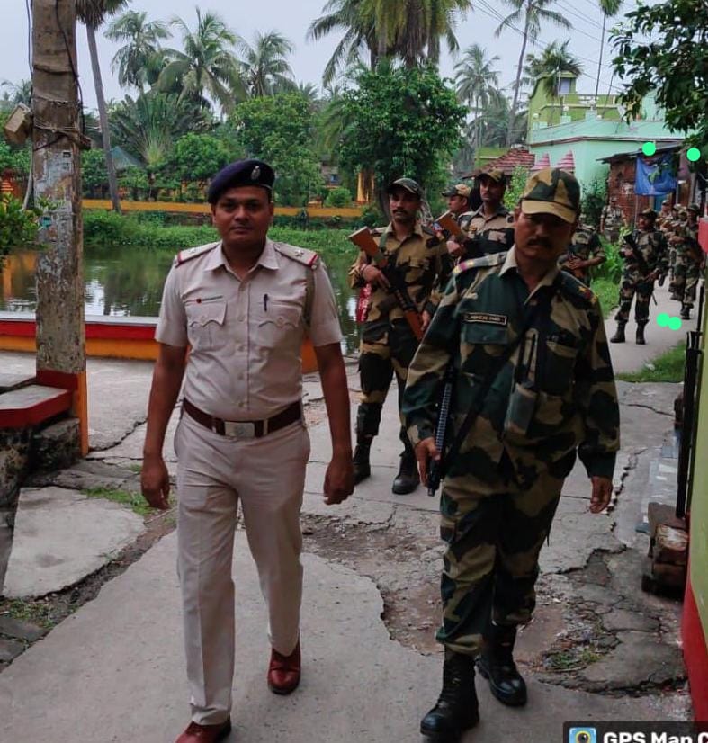 29.05.2024
Troops of @BSF_India made relentless commitment by patrolling and flag marches with @WBPolice to uphold democracy by keeping peaceful,Voter friendly environment and protecting right to vote in 7th phase of #LoksabhaElections2024 in #WestBengal.
#VoteForDemocracy