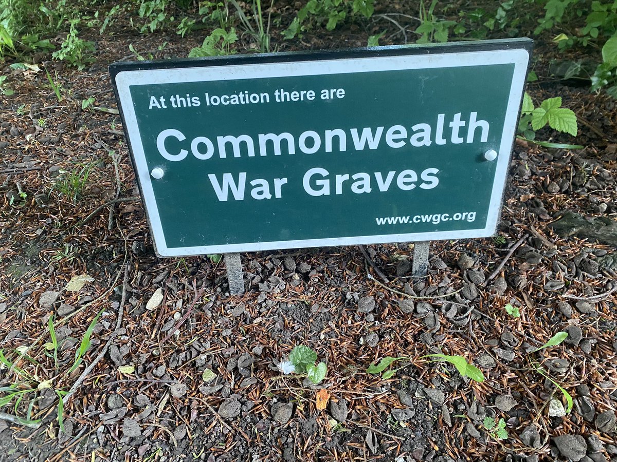 HelenSm88920251's tweet image. Made the most of a dry morning and I have done a spot of #EOHO . I did spot something and wondered if anyone can tell me have the @CWGC @HelenR864 Green signs changed . The first one is at Edington Priory church in Wiltshire and the second one is at Bratton church in Wiltshire.